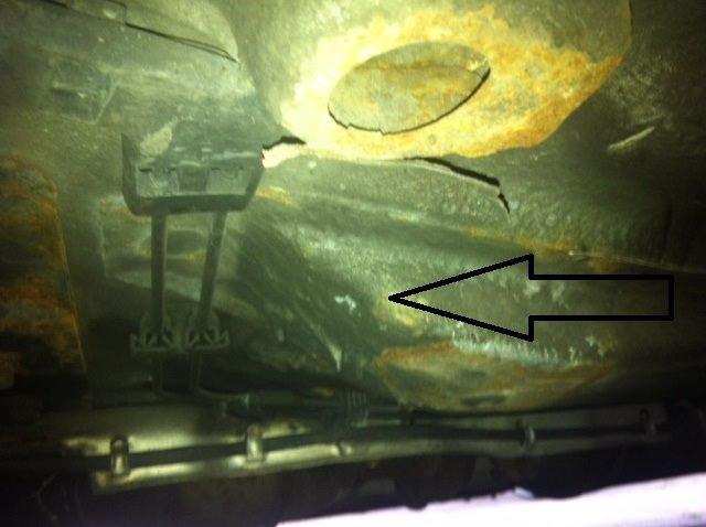 Rust i del/navn?/rep? - Det her er næsten oppe ved slutningen ved venstre forhjul og under førersædet. billede 1