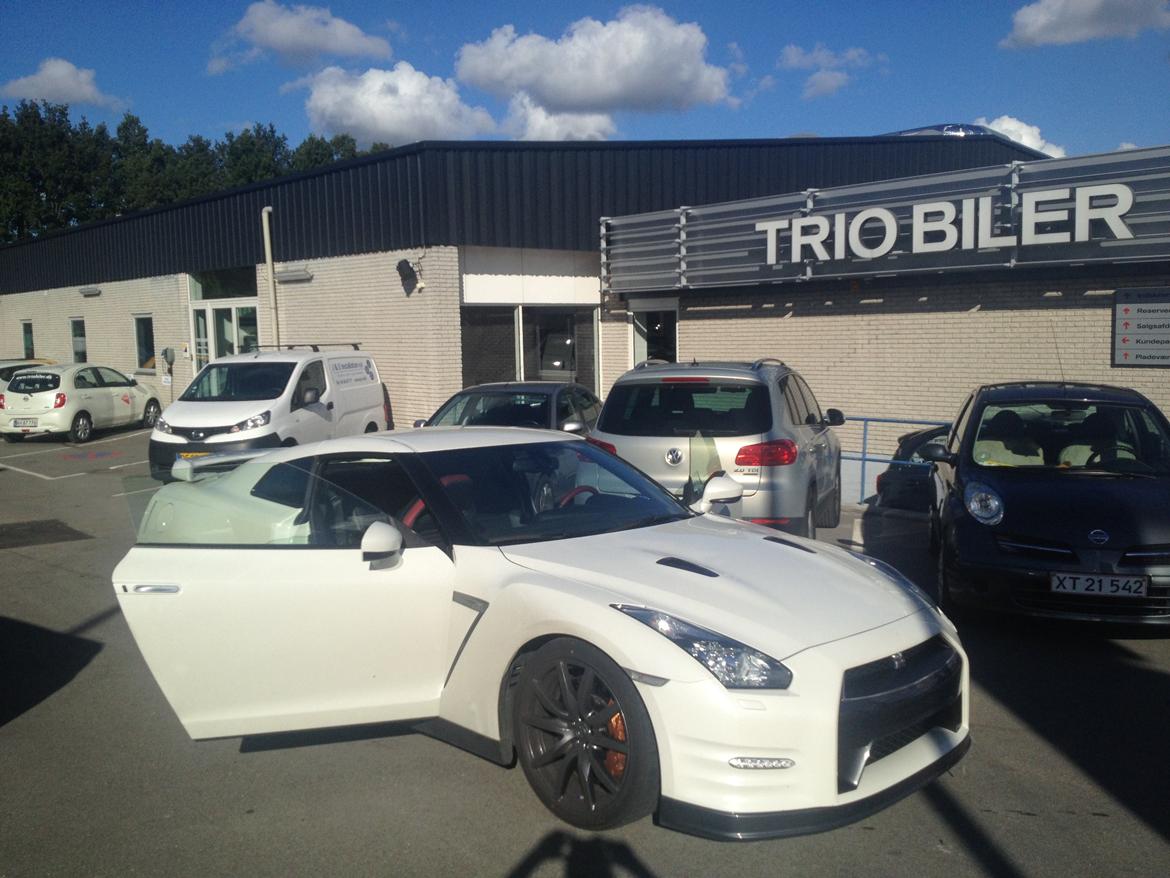 Nissan GTR & Nissan 370Z Nismo billede 1