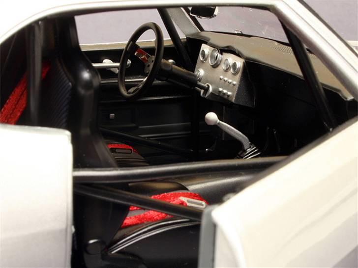 MODEL BILER i størrelse 1:43-1:24 og 1:18  - GMP Diecast...

1969 Drag Camaro str: 1:18

Kabinen, ret strippet, men det er jo også en race kabine ;-) billede 30