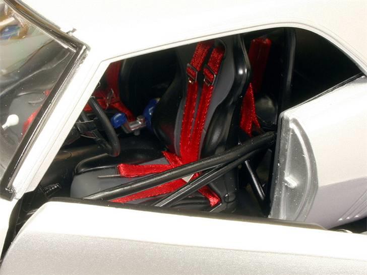 MODEL BILER i størrelse 1:43-1:24 og 1:18  - GMP Diecast...

Drag Camaro str: 1:18

Kabine med solide røde H-seler, det er vigtigt at sidde godt fast, selv i en model bil, he-he... billede 31