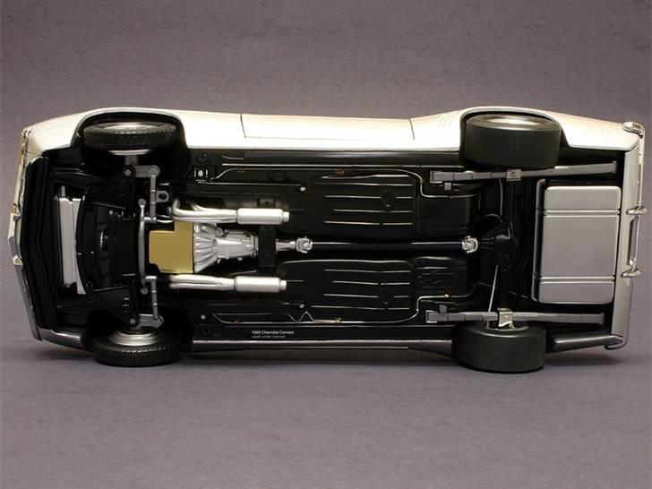 MODEL BILER i størrelse 1:43-1:24 og 1:18  - GMP Diecast

1969 Drag Camarto str: 1:18

Undervognen, på modelbilen, læg mærke til bremserør, de er lavet i rigtig metal... billede 32