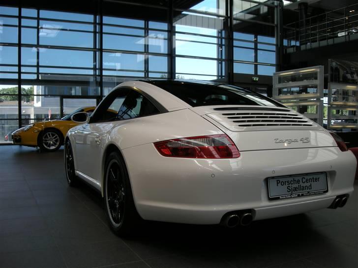 Porsche Center Sjælland + resten af Banevingen billede 7