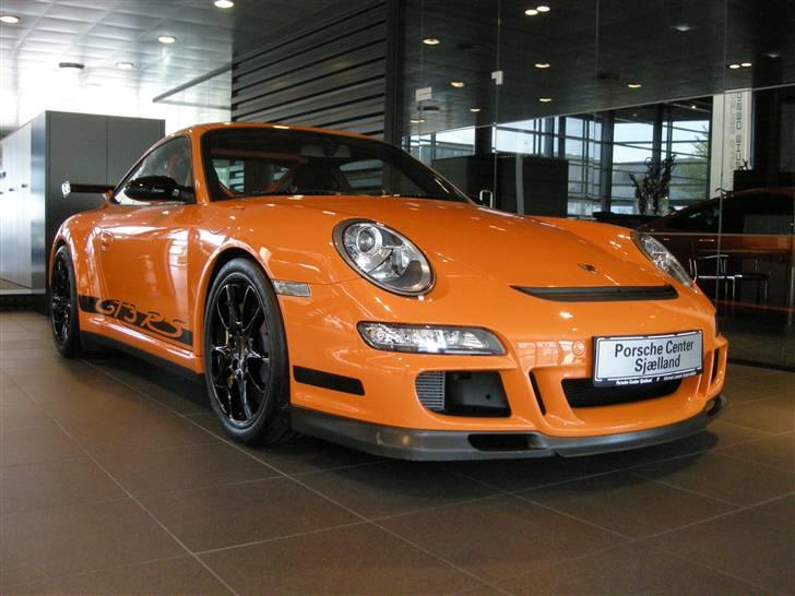 Porsche Center Sjælland + resten af Banevingen billede 1