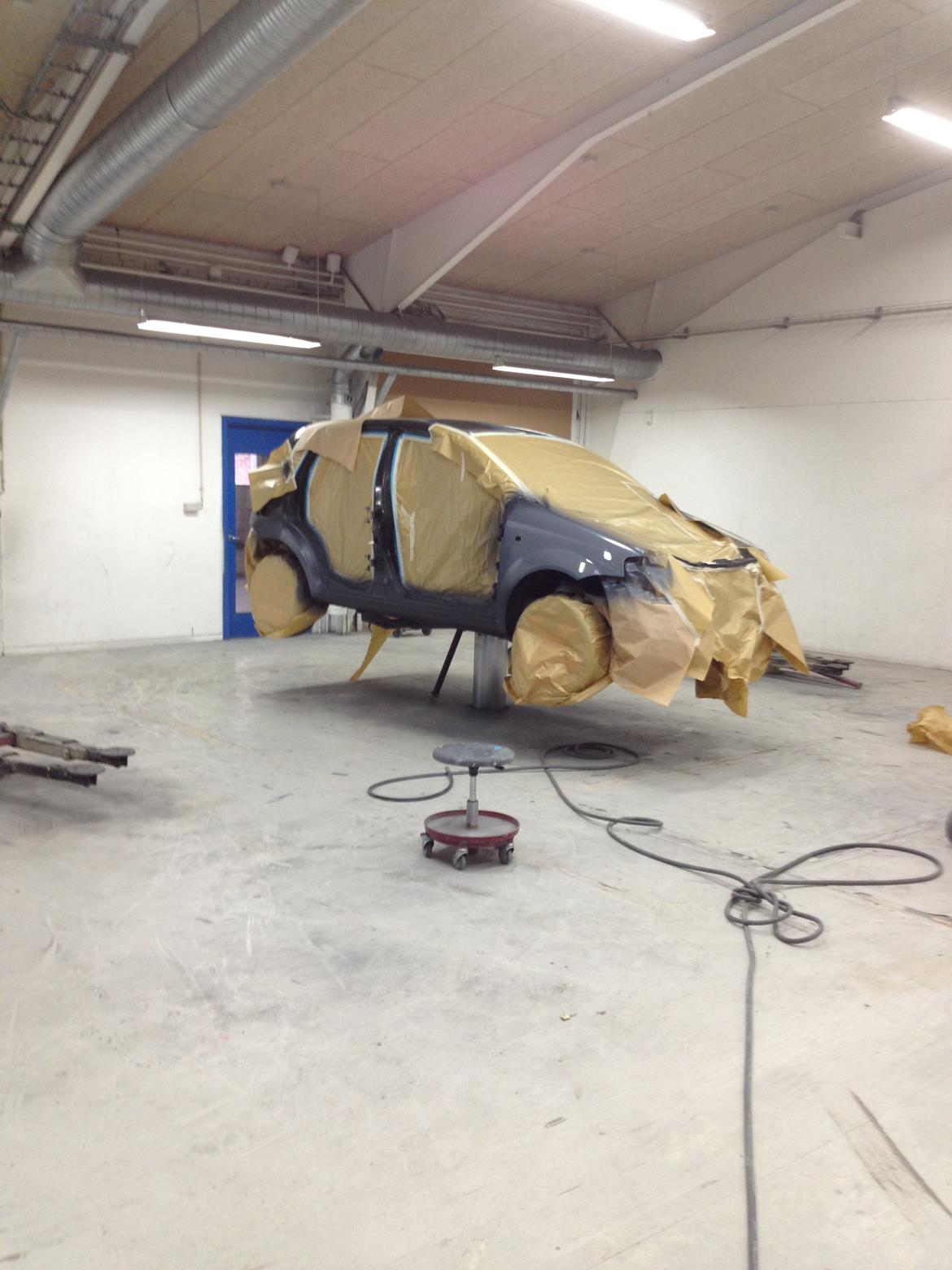 første gangs bil projekt !   - 2 dage efter står galskabs vognen rustfri igen ! 
så nu skal der bare slibes !  billede 9