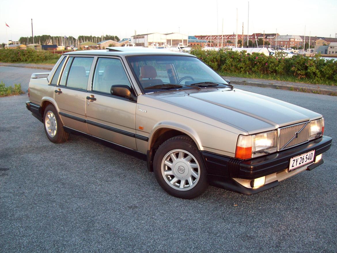 Volvo 740 GLT 16v, før og nu - Før: Addon skørter. billede 6