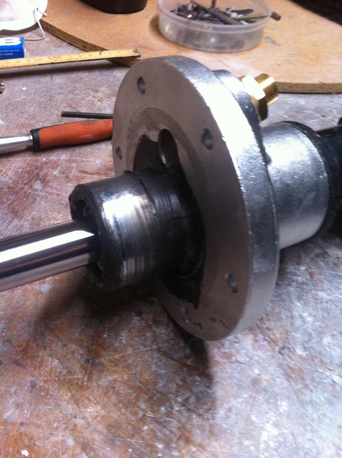 Carina E-xtreme - men det ser tvivlsomt ud. Det går jo ikke at svejse på fyldte dæmpere... billede 138