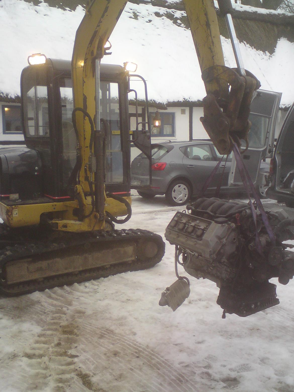 "Bimse´s" makeover fra grim gadebil til ond drifter - Ny motor (efter krumtap og bagtøj røg til DHB). Denne gange en v8´er!:-D billede 48