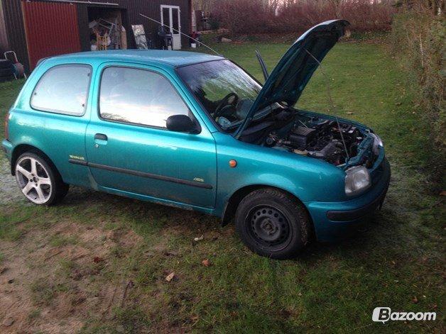 en lille ny nissan micra  billede 1