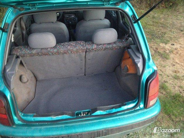 en lille ny nissan micra  billede 4