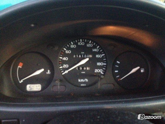 en lille ny nissan micra  billede 5