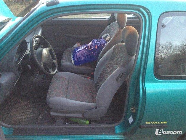 en lille ny nissan micra  billede 7