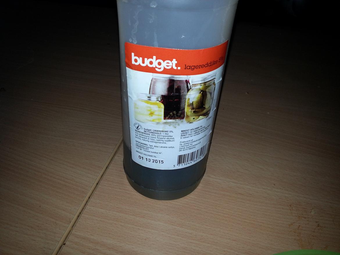 E30 Resning af vand niveau føler. - 5kr for en liter - brugte det jo alligevel til kaffemaskinen til afkalkning, så hvorfor ikke. billede 1