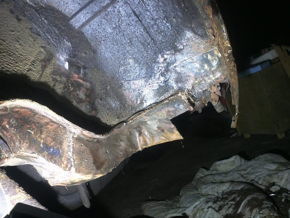 Opel rekord C 1,9s - venstre hjulkasse..

Der skal lige laves lidt vange..
og bunden af inderskærm.. billede 11