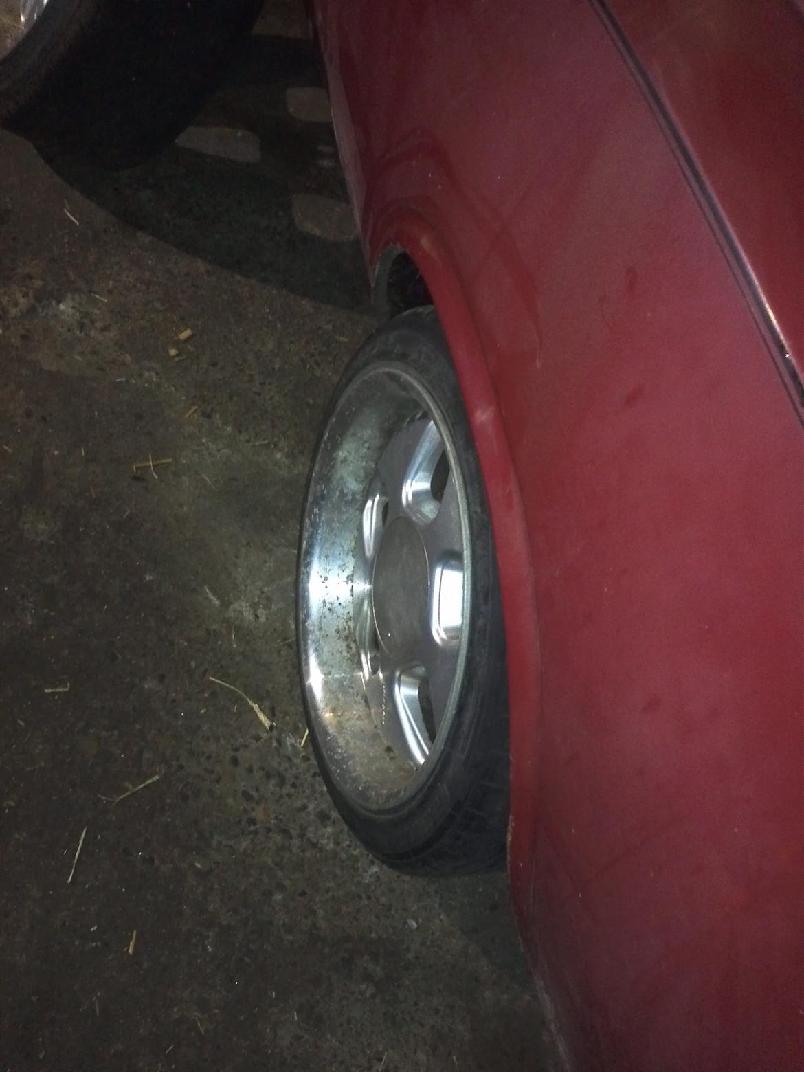 Opel rekord C 1,9s - De fælge jeg regner med der skal smides på den.

det bliver os det eneste "styling"

Keskin KT5 17x9 ET25 billede 15