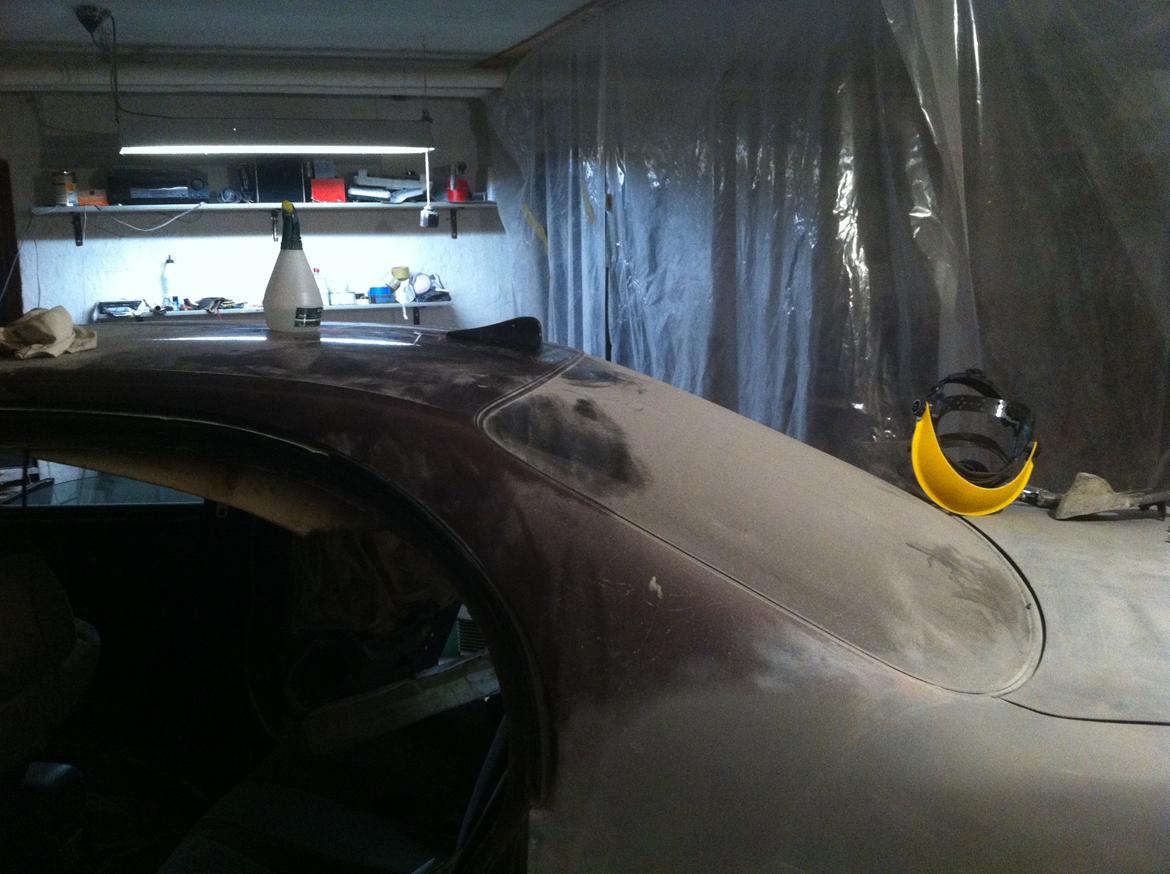 Carina E-xtreme - Ny antenne monteret. Er ved at forme foden, da den ikke er lavet til et kurvet tag billede 158