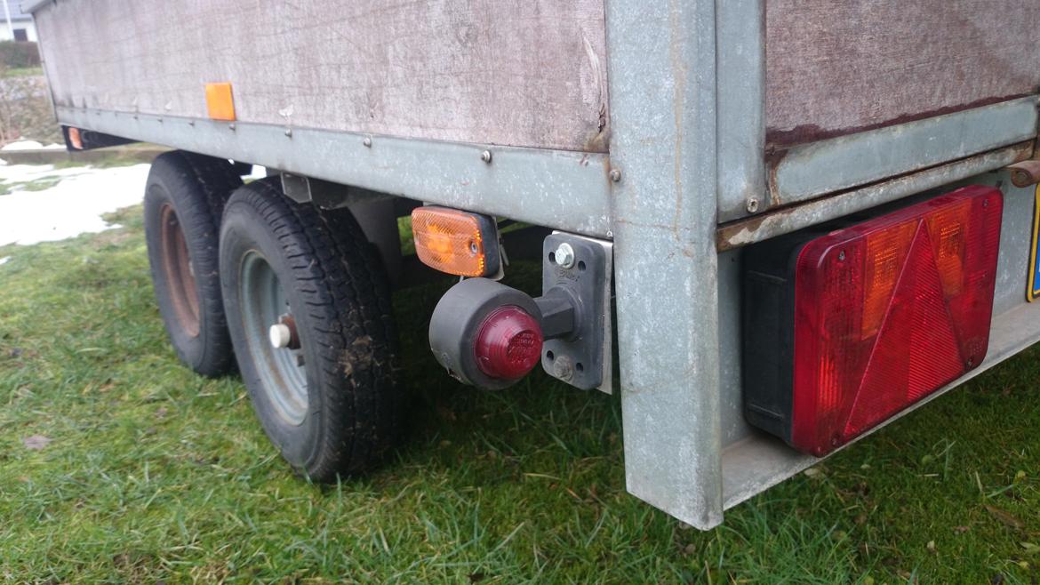slinger lamper på boogie trailer. billede 1