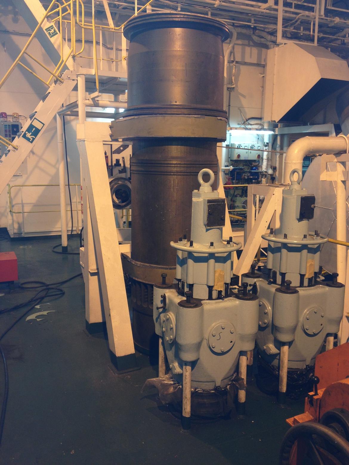 Lidt fra mit arbejde som skibsmontør - Reserve foring. Cirka 250cm høj og 60cm i boring :-) billede 4