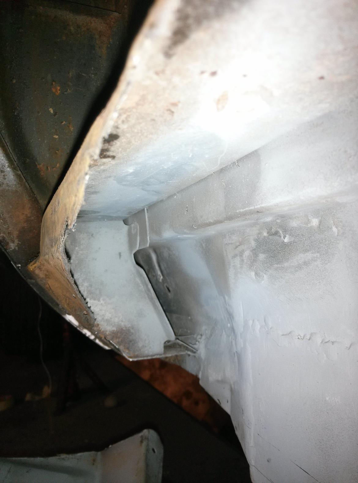 Dodge charger SE 1973 - Panel venstre side opbygning her var der popnittet plader fast samt fuget billede 40