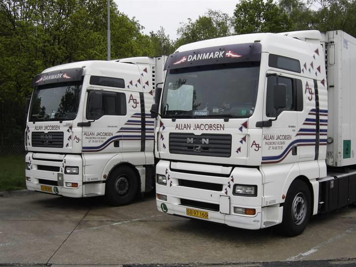 Mine lastbiler gennem tiden - Her ses to kollegabiler sammen.... min til højre var 3 år gammel, og den til venstre var 3 måneder gammel.... det ser bare ikke sådan ud. billede 7