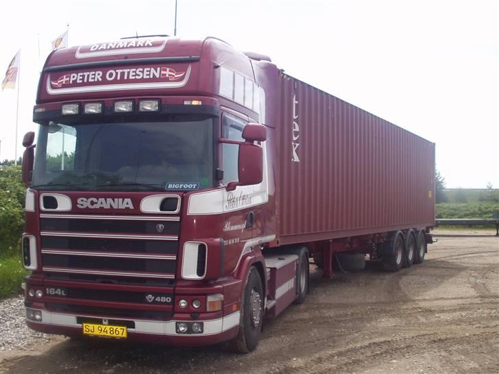 Mine lastbiler gennem tiden - Min første bil ved Peter Ottesen, som sommerferiejob i min læretid. 14 dage med containerkørsel, sikke nogle skiver dengang..... skrækkelig balje sådan en V8'er.... billede 10