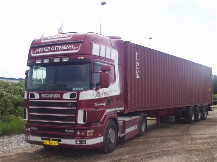 Mine lastbiler gennem tiden - Min første bil ved Peter Ottesen, som sommerferiejob i min læretid. 14 dage med containerkørsel, sikke nogle skiver dengang..... skrækkelig balje sådan en V8'er.... billede 13