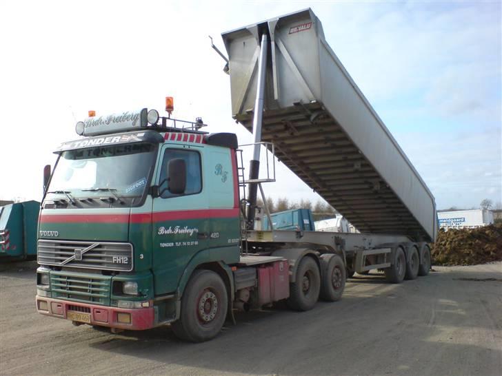 Mine lastbiler gennem tiden - Min herlige grusbil.... en volvo FH12 med fuld luft, og chippet til 520hk... for dælen den kunne arbejde billede 18