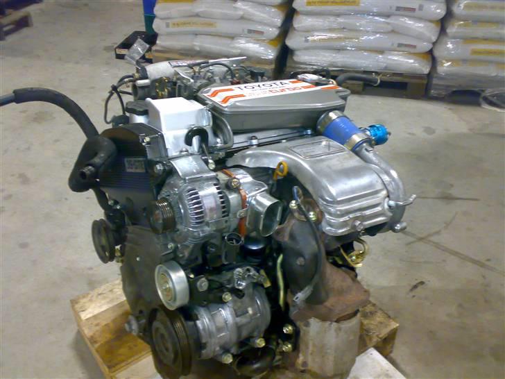 Celica ST165 under genopbygning billede 17