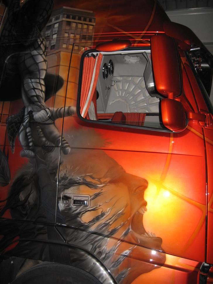Spider-Man Volvo FH16 - Tog lige det her inden de lukkede bilen inde i ovnen ude hos min maler her idag d. 18/8-2007 billede 15