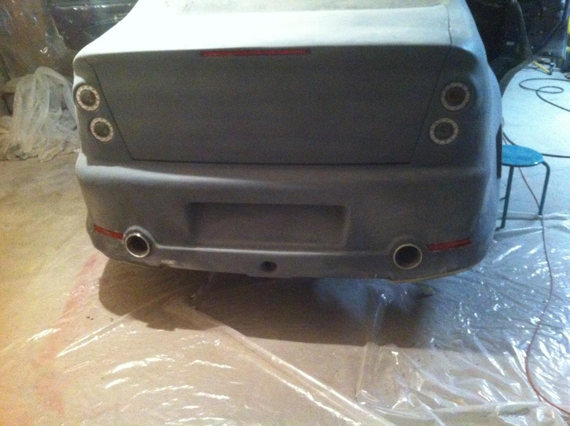 Carina E-xtreme - Når de skal være der, kan man lige så godt gøre det ordentligt. Reflekserne undersænket i kofangeren. Nu gælder det finpudsning billede 169