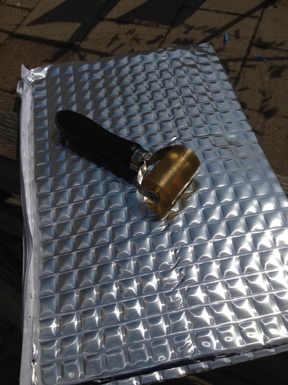  Lydisolere dør.. 107/aygo/c1 - Endnu et godt redskab, en roller. Og materialet er Silentcoat 4mm vibroplast billede 10