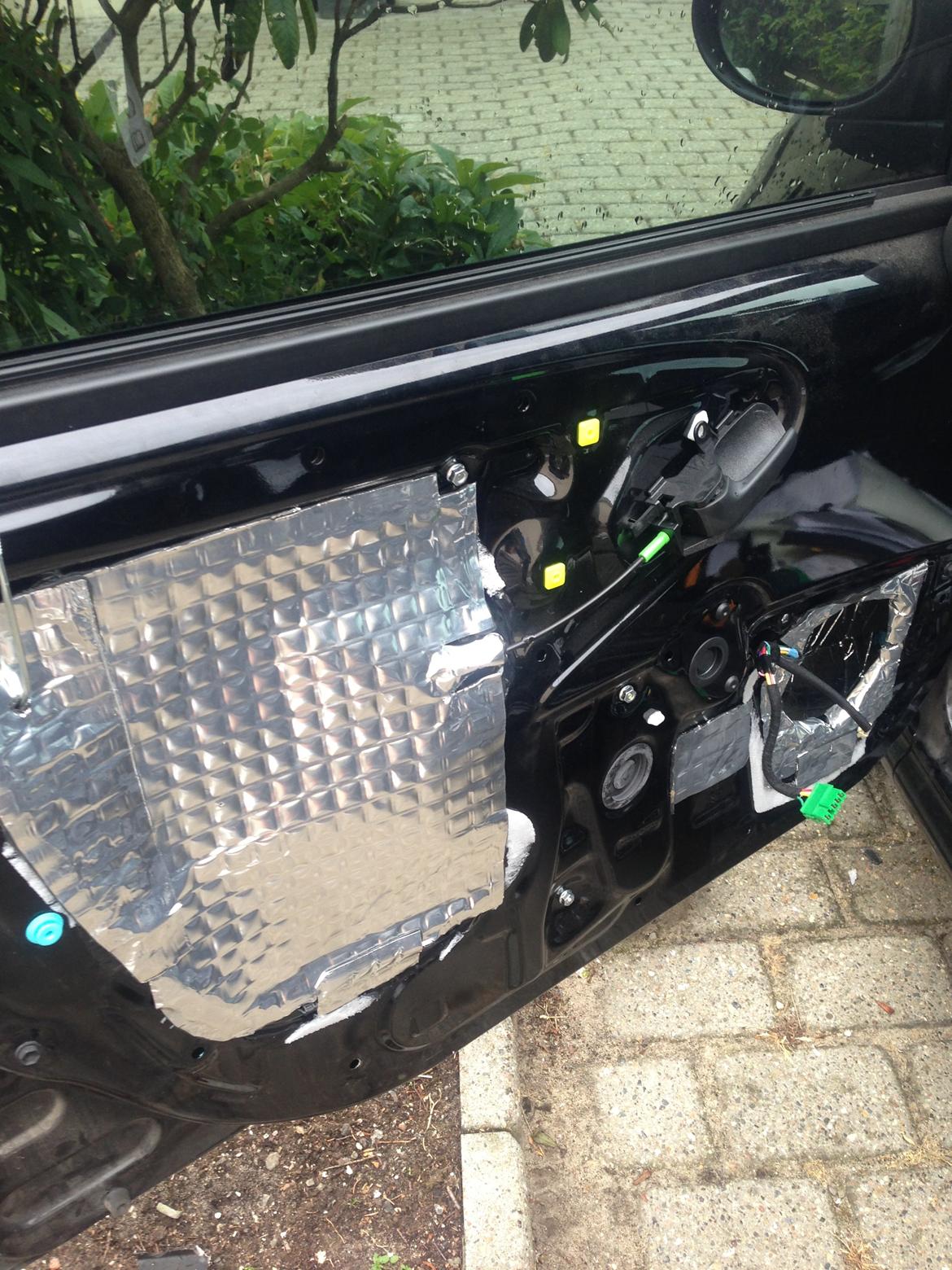  Lydisolere dør.. 107/aygo/c1 - Derefter et lag til at dække af som før.  Og giv den lidt ekstra omkring højtaler hullet . billede 14