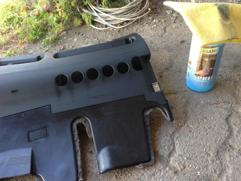 LED bånd (Monterings vejledning) - Rens evt det sted hvor du vil klister båndet på evt. med sprit så det klæber som det skal. billede 4