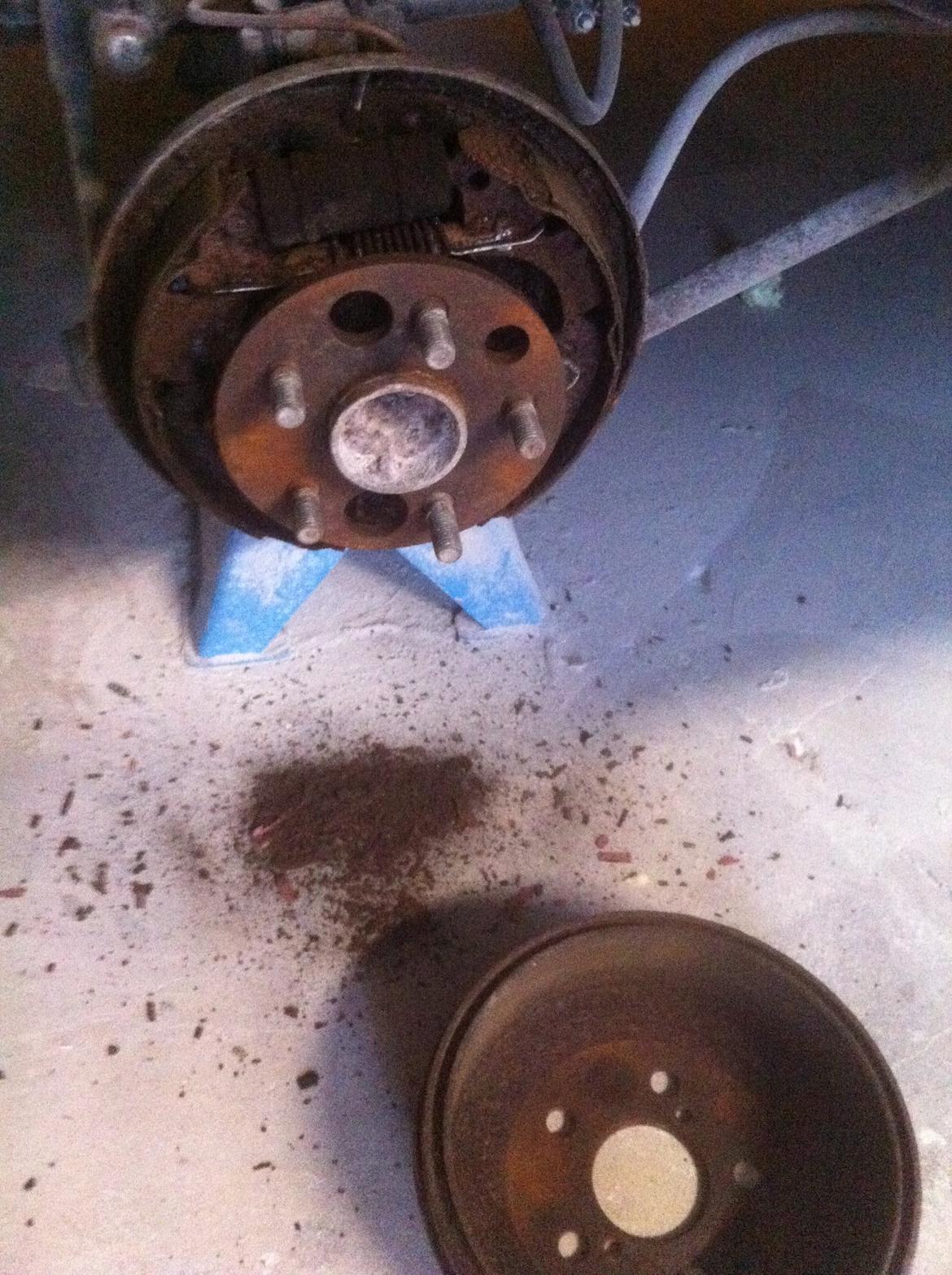 Carina E-xtreme - Midt i al sliberiet glemmer man helt det basale. Men bagbremser ser vist fine ud :-D billede 196