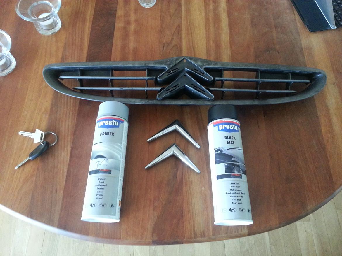 Maling af grill på min Citroen saxo  billede 1