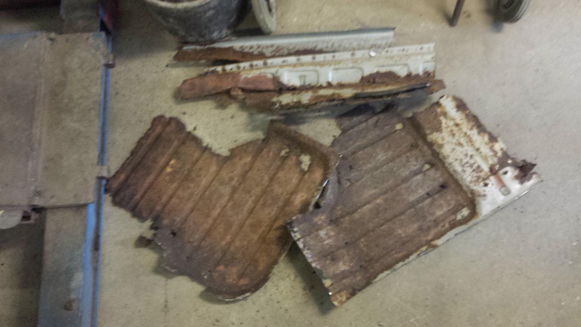 Daf 33 Van Renovering - Lidt rester af bunden billede 29