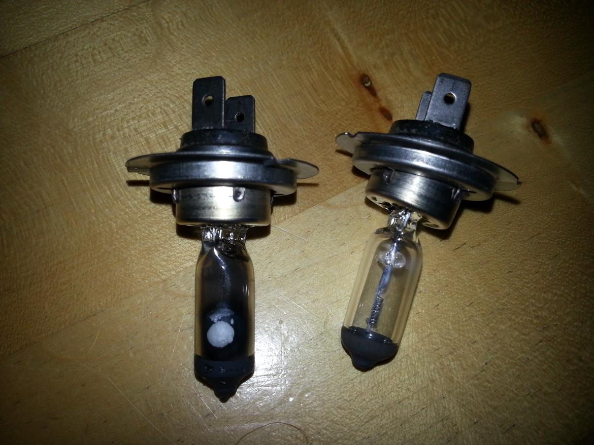 Alfa Romeo 159 Sportwagon - Gamle nærlys-pære... Ja, det er ikke noget at sige til de ikke gav lys, og at jeg brokkede mig. Men de nye giver et MEGA godt lys ;P billede 49