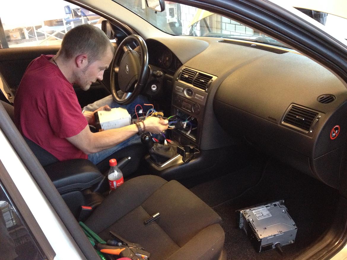 Lyddæmpning af Ford Mondeo Mk3 stc. billede 4