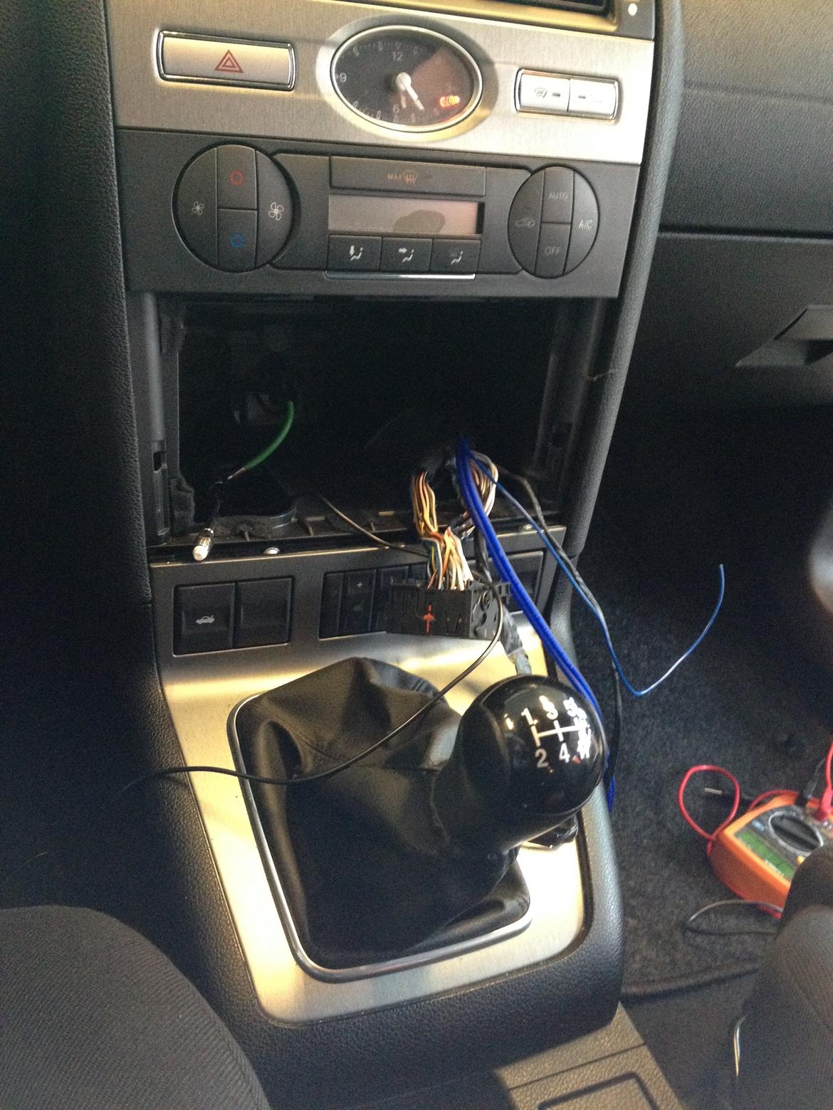 Lyddæmpning af Ford Mondeo Mk3 stc. billede 3