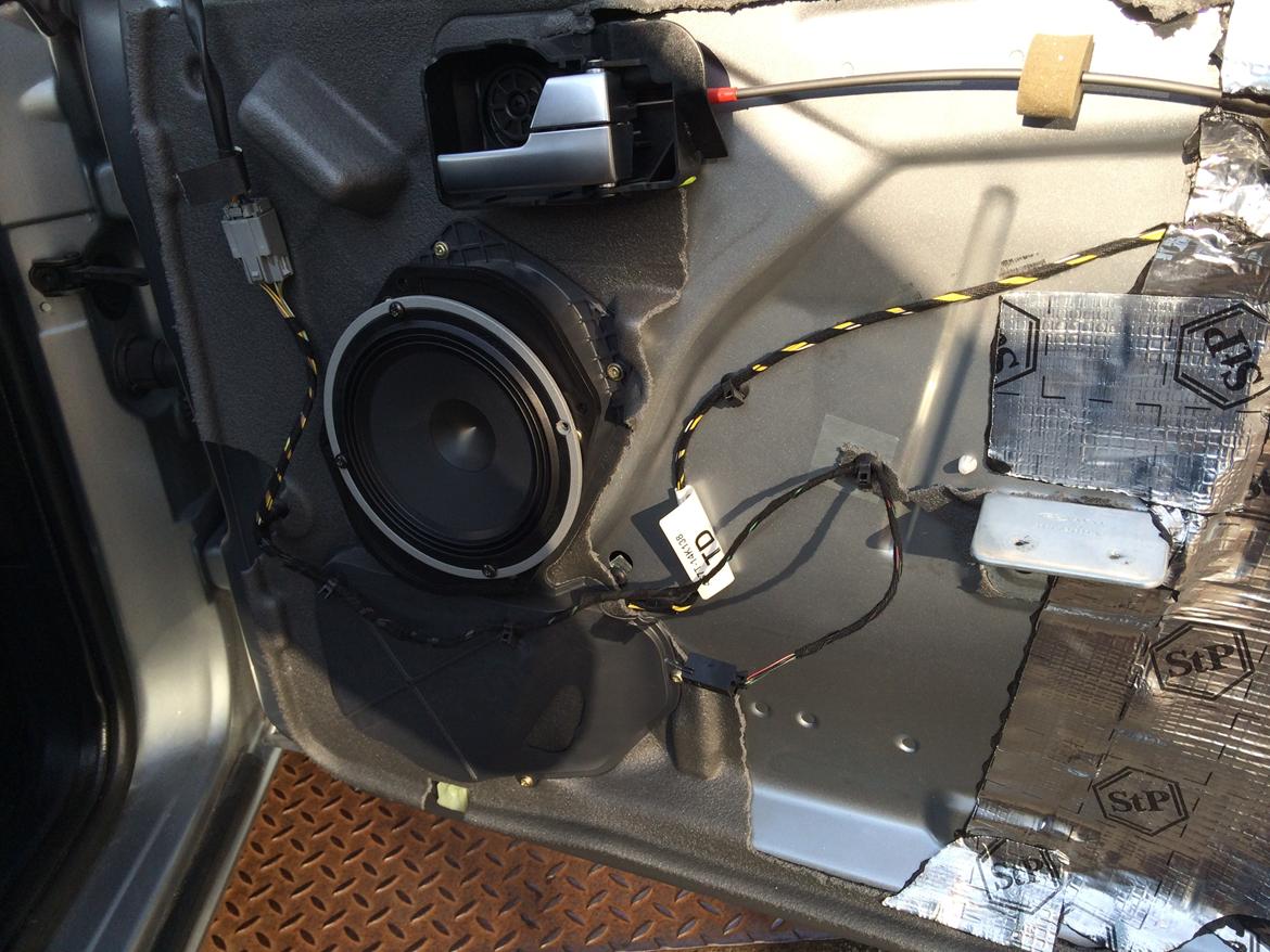 Lyddæmpning af Ford Mondeo Mk3 stc. billede 8