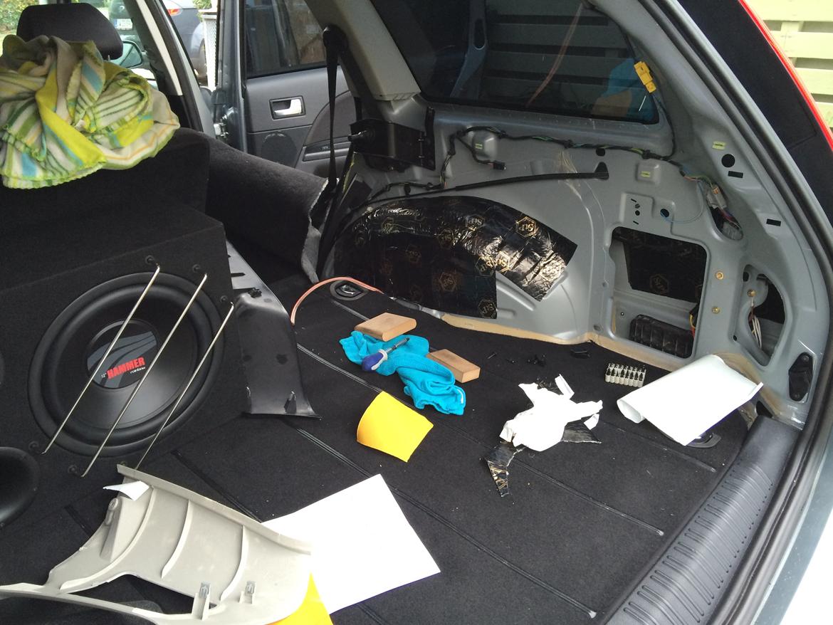 Lyddæmpning af Ford Mondeo Mk3 stc. - Så er det tid på resten af bagegerummet. STP Gold billede 23