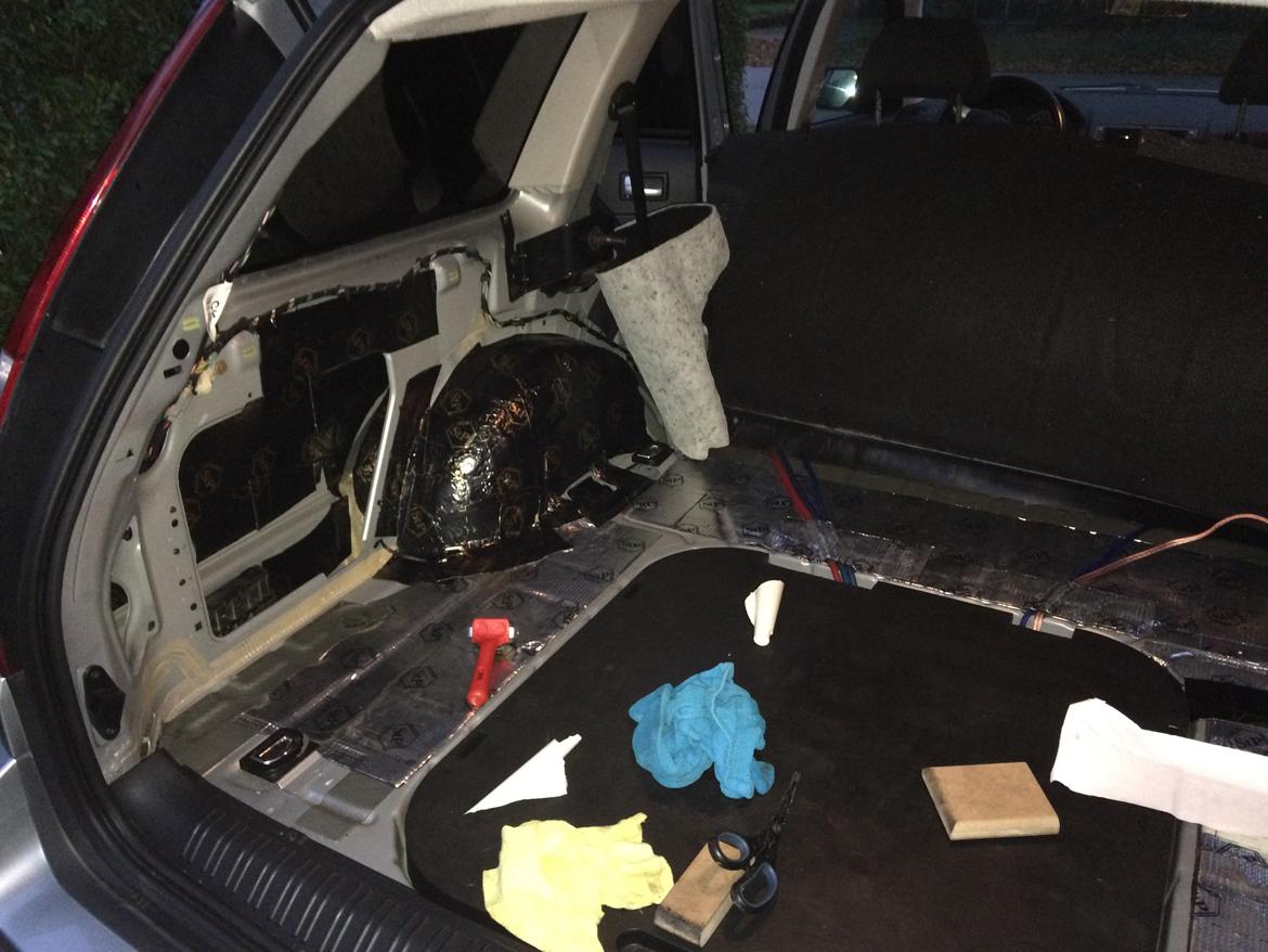 Lyddæmpning af Ford Mondeo Mk3 stc. billede 28