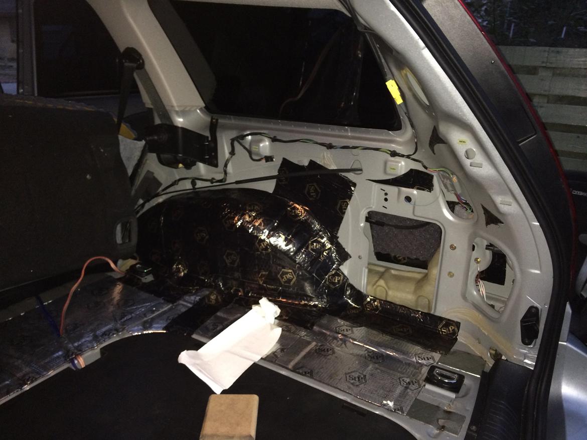 Lyddæmpning af Ford Mondeo Mk3 stc. billede 29