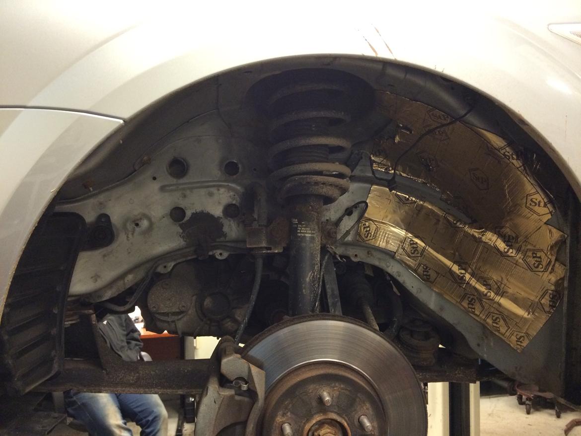 Lyddæmpning af Ford Mondeo Mk3 stc. billede 36