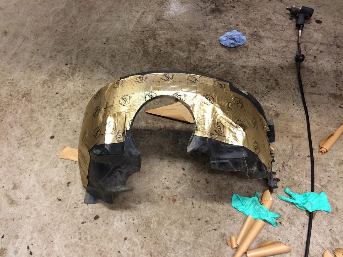 Lyddæmpning af Ford Mondeo Mk3 stc. - Skærmkassen skal selvfølgelig også have noget :) billede 39