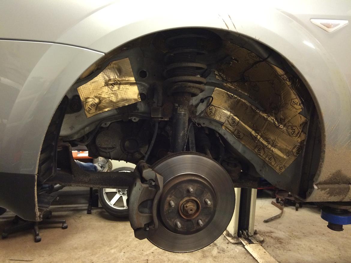 Lyddæmpning af Ford Mondeo Mk3 stc. billede 37