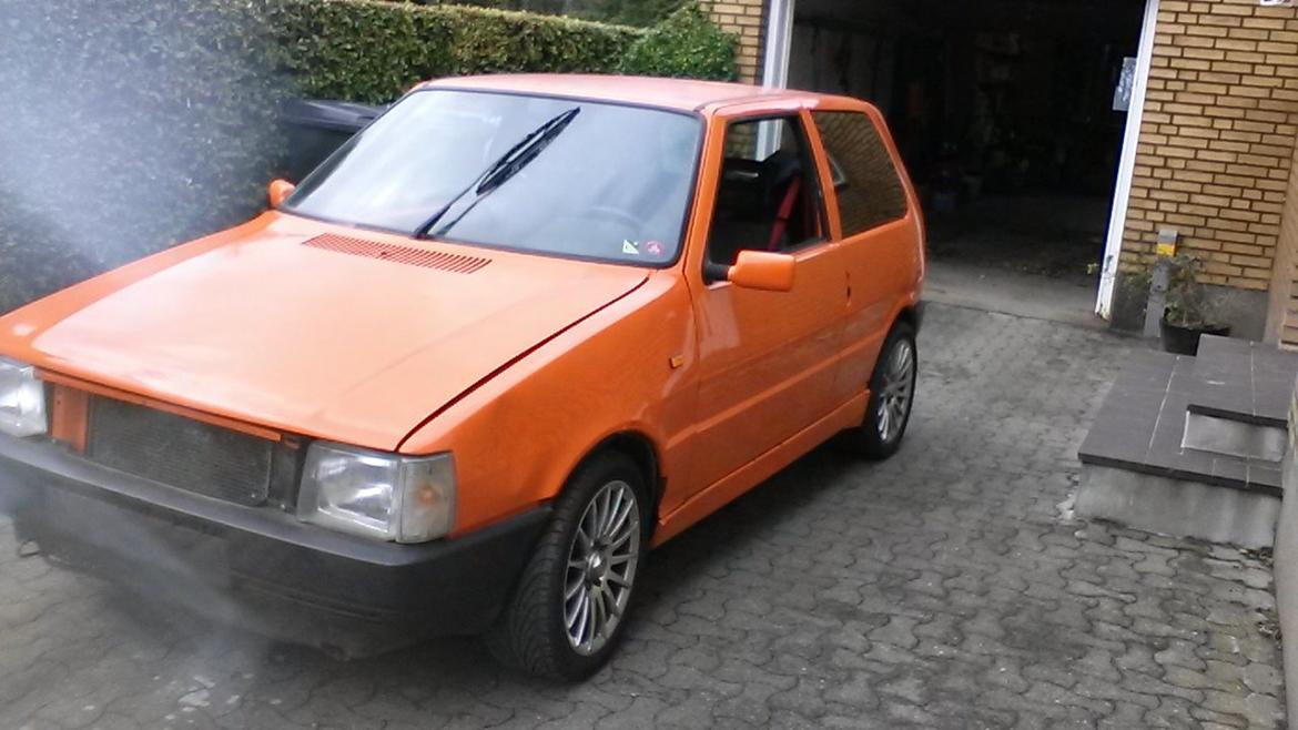 Fiat Uno Turbo 200 hk + projekt  - Da jeg købte bilen. Ser godt ud langt fra men langt fra godt ud. billede 2