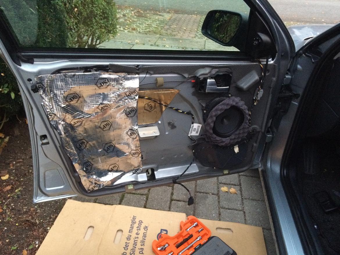 Lyddæmpning af Ford Mondeo Mk3 stc. - Fordøren har allerede, men får lidt mere :) billede 40