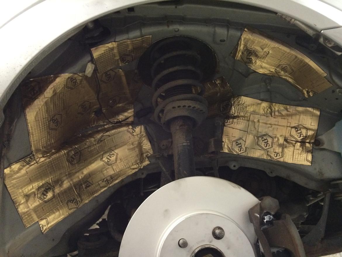 Lyddæmpning af Ford Mondeo Mk3 stc. billede 43