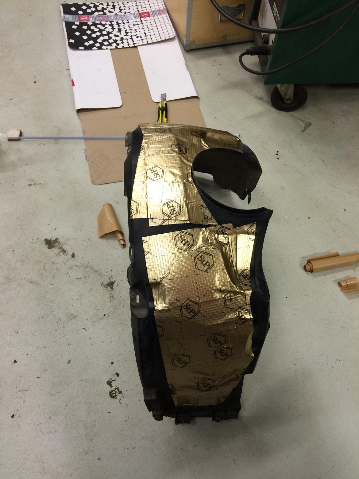 Lyddæmpning af Ford Mondeo Mk3 stc. billede 44