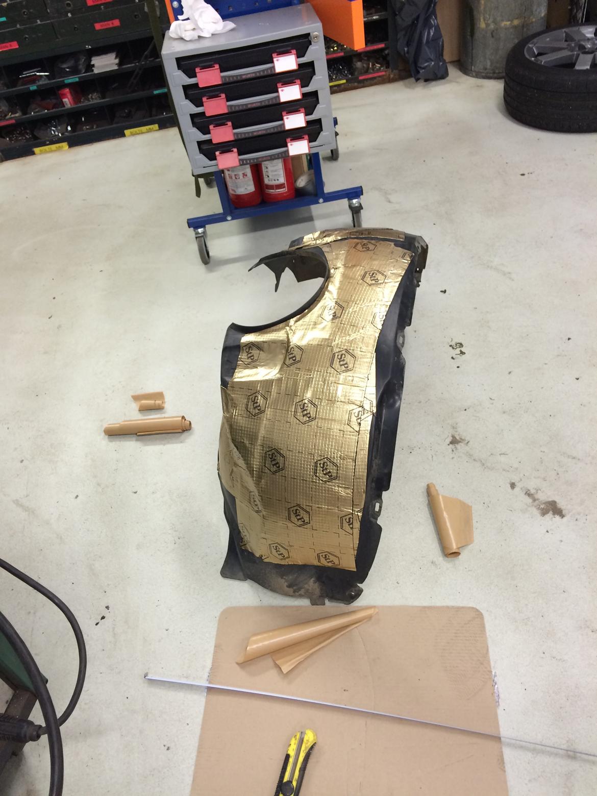 Lyddæmpning af Ford Mondeo Mk3 stc. billede 45